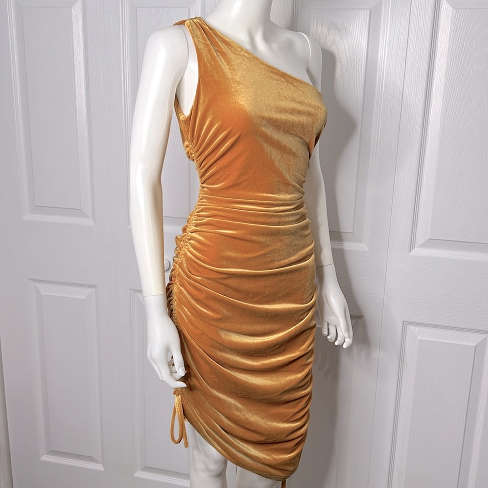 NWT House Of Harlow Luxe Velvet Ruched Sides One Shoulder Dress In Mineral Gold